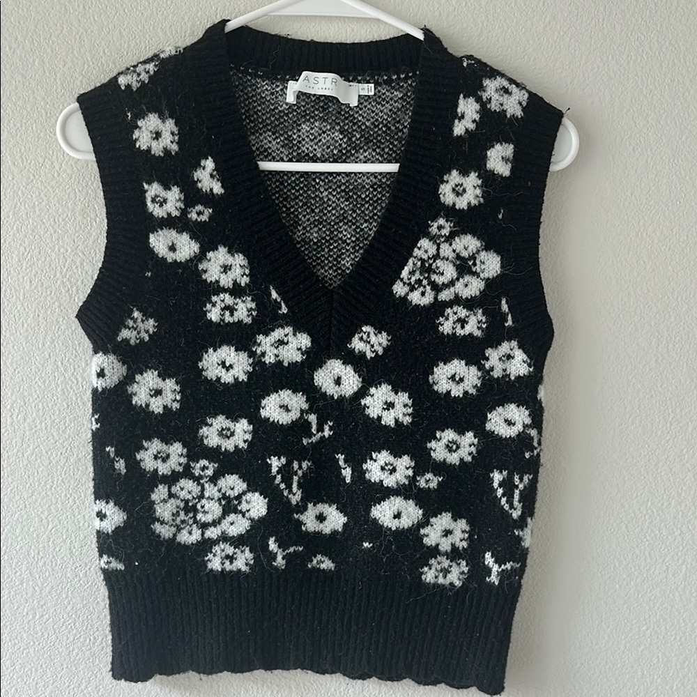 ASTR Black and White Floral Sweater Vest